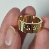 Großhandel Frauen Breitband Ring Gravur Phrase Vergoldung Edelstahl Ring benutzer definierte Zitat Aussage Schmuck inspiriert Ringe