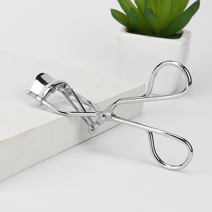 Recourbe-cils portable en acier inoxydable en gros, pour des cils artificiels parfaitement modelés sans pincer la peau, sur mesure. - Product Image 4