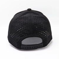 Casquette de baseball snapback personnalisée à 5 panneaux, 100% polyester, unisexe, sport, noire, imperméable, perforée au laser