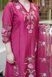 Kurta en soie Chanderi rose pour femme, broderie florale, coupe classique, longueur standard, style ethnique indien traditionnel, décontracté, pour fêtes, livraison rapide - Product Image 5