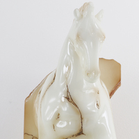 Sculpture de cheval en résine demi-corps avec base en marbre naturel, figurine d'art moderne de luxe, ornement pour la décoration de la maison/l'hôtel