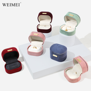 Estuche de Joyería de Gamuza Suave Premium WEIMEI, Diseño Curvo Único, Logotipo Grabado en Oro para Empaque de Anillos y Collares - Product Image 5