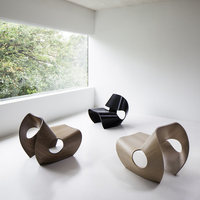 Fauteuil de loisirs individuel en fibre de verre, design créatif, forme personnalisée 'Bull-Knee', style artistique Mid-Century, imitation grain de bois