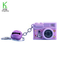 Porte-clés pour enfants, porte-clés créatif en forme d'appareil photo, porte-clés LED, mini appareil photo coloré avec cloche, porte-clés en plastique simulant un appareil photo