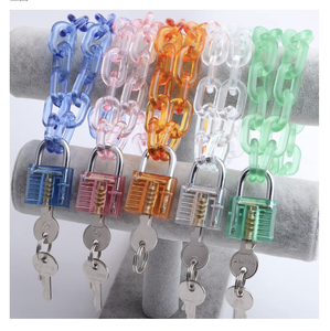 Nuevos Estilos 2026: <span class=keywords><strong>Collar</strong></span> <span class=keywords><strong>con</strong></span> Colgante de <span class=keywords><strong>Candado</strong></span> de <span class=keywords><strong>Cadena</strong></span> Larga de Acrílico Transparente Grande, Estilo Punk Hiphop, para Hombres y Mujeres - Product Image 1