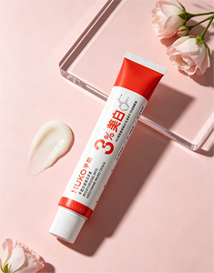 Tube cosmétique laminé en aluminium rouge et <span class=keywords><strong>blanc</strong></span> imprimé sur mesure, tube souple OEM ODM 45g <span class=keywords><strong>pour</strong></span> crème éclaircissante <span class=keywords><strong>pour</strong></span> les mains - Product Image 1