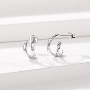 Eleganti Orecchini a Doppio Cerchio Geometrici con Zirconi, Gioielli Minimalisti da Donna, per Uso Quotidiano, Regalo Chic - Product Image 6