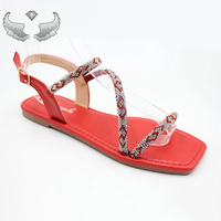 Haute qualité avec des pantoufles à bande de diamant d'eau de mode dames chaussures de plage plates d'été sandales pour femmes et dames