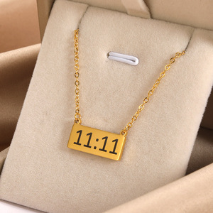 Collar de acero inoxidable chapado en oro de 18K, doble número de Ángel 11, impermeable, 11:11, grabado de moneda cuadrada, Corazón - Product Image 3