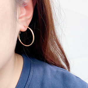 Hot Sale New Fashion Einfacher Stil Vergoldete Big <span class=keywords><strong>Hoop</strong></span> Ohrringe Klassisches Design Legierung material für Frauen - Product Image 4