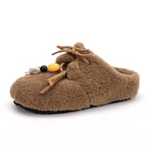 Özel moda yüksek kalite gerçek kuzular yün sıcak kış kadınlar için katırlar kış terlik açık takunya - Product Image 2