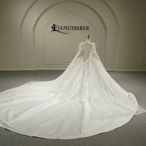 GT26012 Nouvelle Robe de Mariée Longue en Satin à Manches Longues, Dentelle Lourde, Plumes, Manches Bouffantes, Appliques Modernes, Dos Nu, Longueur Ras du Sol - Product Image 4