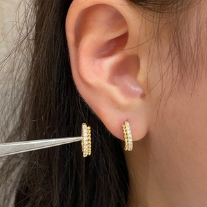 อาซูโอ 18K ทองคำแท้สีเหลือง Au750 เพชรธรรมชาติแท้ 0.20 กะรัต ต่างหูแฟชั่นทรงห่วง ของขวัญสำหรับผู้หญิง งานแต่งงาน งานปาร์ตี้ ใส่ได้ทุกวัน - Product Image 5