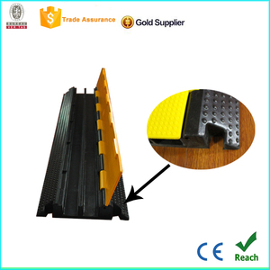แผ่นยางชะลอความเร็วสีเหลืองสำหรับป้องกันสายเคเบิลบนถนน - Product Image 2