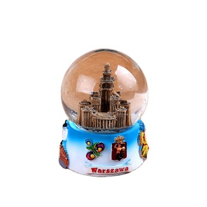 Artisanat en résine <span class=keywords><strong>Mini</strong></span> boules à neige personnalisées de Noël Globes à neige pour bâtiment en gros Globes à eau Cadeaux bon marché - Product Image 3