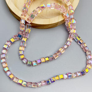 Collar de cuentas de cristal artificial con forma de cubo, geométrico, amarillo iridiscente, accesorio de joyería de moda para manualidades DIY, venta al por mayor - Product Image 3