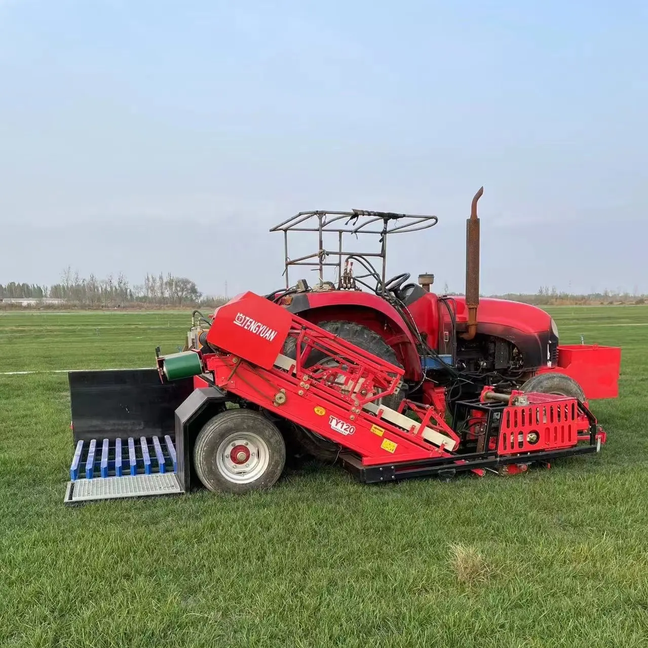 Traktor Model penyebar biji rumput belakang 1800 penanam sod rumput dan transplantasi rumput