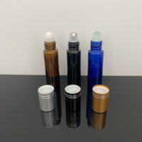 Flacon en verre noir de 10 ml avec accessoire roll-on, pulvérisateur de peinture, surface transparente/brillante, diffuseur à bâtonnets, service OEM/ODM