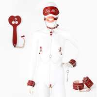 Kit BDSM Thème Cerise Rouge Doux Jouets SM pour Adultes Bouchons buccaux Menottes de cou pour chatouiller Bandes pour les yeux en Cuir PU Jouets Sexuels Couples Femme Homme