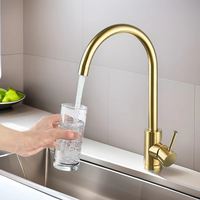Robinet de cuisine contemporain à poignée unique en acier inoxydable avec robinet en céramique fini or brossé Installation à un trou