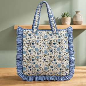Bolso Tote de Algodón Acolchado con Estampado Floral Azul, con Detalle de Volantes, Abertura Superior, para Compras, Viajes, Playa y Uso Diario - Product Image 4