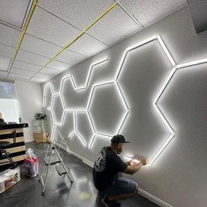 Luz LED Hexagonal portátil de alta calidad, rendimiento estable de pared, emisión de blanco frío para Taller de garaje de sala de exposición - Product Image 2