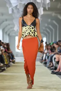 Parches de fieltro cosidos ecológicos personalizados con cuentas para sombreros, broches de botones y artículos de moda elegantes - Product Image 2