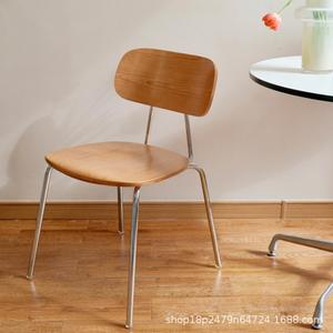 Chaise de salle à manger avec siège en bois et pieds en métal, style scandinave, design simple et moderne - Product Image 3