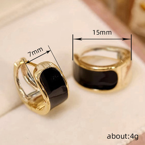 Orecchini Minimalisti per Donne, Versatili per l'Ufficio, Design di Nicchia, Gioielli di Moda Quotidiana - Product Image 4