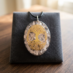 Pendentif en cristal ovale fait main avec motif arbre de vie gravé au laser sur cordon noir - Cadeau promotionnel - Product Image 1