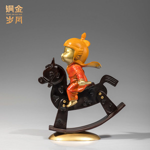 Figura Artística de Latón de Niña en Caballo Balancín, Adorno Decorativo para Oficina/Escritorio, Colección Cobre y Oro - Product Image 2