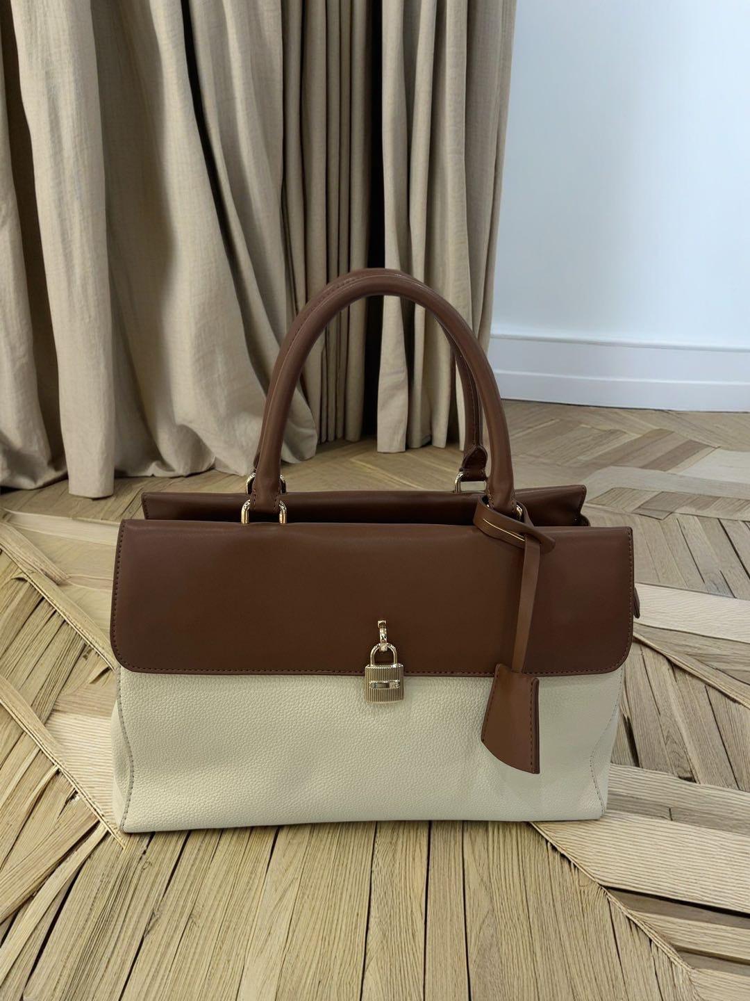 สีน้ำตาล