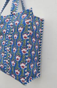 Sac fourre-tout matelassé Boho à bandoulière en coton écologique avec logo floral personnalisable pour les achats personnalisés du week-end en semaine - Product Image 3