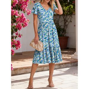 Robe midi d'été pour femme, col en V, manches courtes, coupe trapèze, imprimé floral, fluide, à volants, décontractée, pour la plage et les vacances, avec poches - Product Image 3