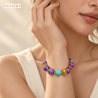 Bracelet en perles de Charoite violette avec des perles d'appoint rouges et turquoise