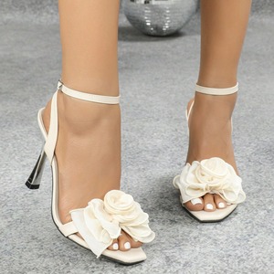 Sandales à talons hauts pour femmes, électroplaquées, à bout carré, avec embellissements floraux 3D, à bride cheville, chaussures décontractées d'été pour femmes - Product Image 3