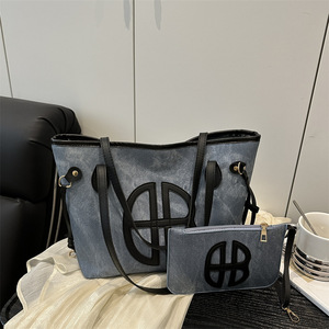 Nuevo Conjunto de 2 Bolsos de Hombro con Estampado de Letras, Gran Capacidad, Estilo Casual, Minimalista, Texturizado y Estético - Product Image 4