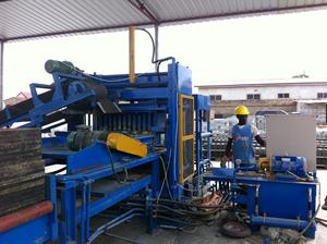 آلة صنع الطوب شبه الأوتوماتيكية QT5-15 - Product Image 3