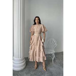 เดรสทรงเอไลน์ผ้าซาตินสีเบจหรูหรา แขนทรงบอลลูนแบบเลเยอร์ แต่งเข็มขัด คอทรงโอ สไตล์วินเทจ สำหรับงานกลางคืน - Product Image 3