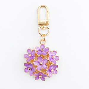 Porte-clés mousqueton en alliage de zinc fait main, design anime 'Drop Oil', avec fleurs de rose et de marguerite émaillées colorées, breloque pour téléphone portable, cadeau - Product Image 5