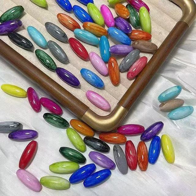 All Kinds of Colorful Beaded Clothing Accessories