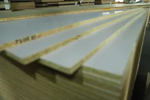 White Glossy Finished Laminated Plywood