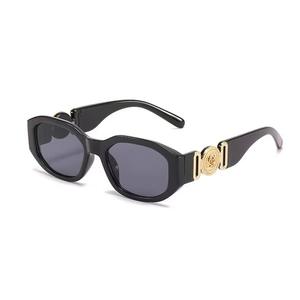 Gafas de Sol Dolce & Gabbana para Mujer, Montura Negra de PC, Protección UV400, Diseño con Medallón, Tipo 3 - Product Image 3