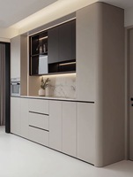 Buffet en bois sur mesure avec porte en verre et éclairage LED
