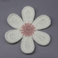 Fabricant d'appliques florales en chenille polyester avec six pétales ivoire pour la décoration de vêtements féminins et de sacs à main