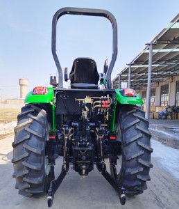 Tracteur à roues 4x4 60 CV hors taxes, transmission 12+12, ROPS, pour betteraves sucrières - Product Image 4