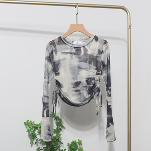 Maglietta a maniche lunghe in rete trasparente da donna, top stampato tie-dye, t-shirt in rete - Product Image 1