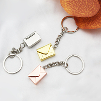 Porte-clés personnalisé en alliage de zinc, lettrage tendance pour l'amour, charme enveloppe, souvenirs ou objets de collection