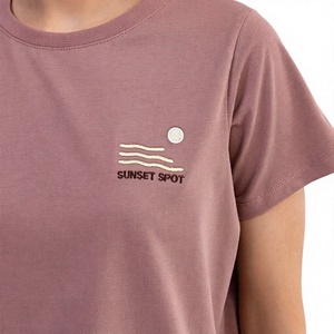 Camiseta de Moda para Mujer con Estampado Gráfico, Tela de Algodón Cómoda, Manga Corta, Informal, Diseño Personalizado, Venta al Por Mayor de Fábrica - Product Image 2