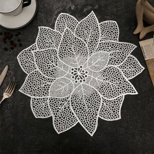 Napperons modernes en PVC à motifs floraux estampés or, antidérapants, résistants à la chaleur, épaisseur 1 mm, réutilisables, pour table longue, pour la salle à manger occidentale - Product Image 1
